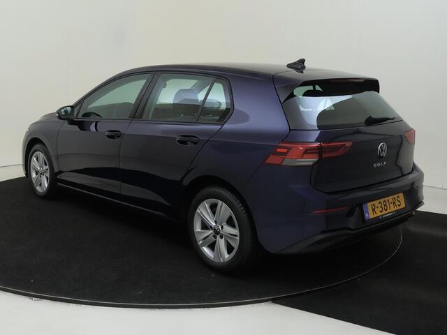 Volkswagen GOLF 1.0 TSI Life | Adaptieve cruise control | Parkeersensoren | Navigatie | CarPlay | Draadloze telefoonlader | Sfeerverlichting |