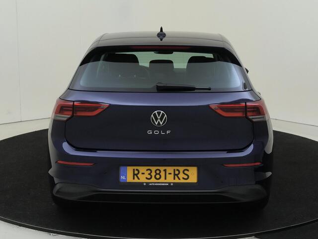 Volkswagen GOLF 1.0 TSI Life | Adaptieve cruise control | Parkeersensoren | Navigatie | CarPlay | Draadloze telefoonlader | Sfeerverlichting |