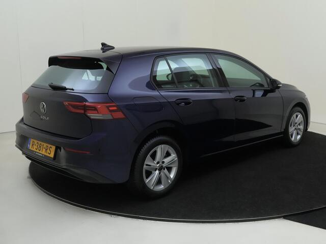 Volkswagen GOLF 1.0 TSI Life | Adaptieve cruise control | Parkeersensoren | Navigatie | CarPlay | Draadloze telefoonlader | Sfeerverlichting |