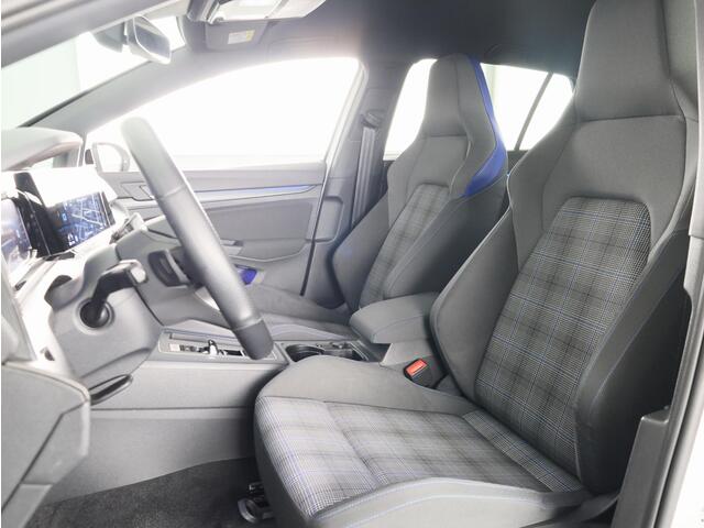 Volkswagen GOLF 1.4 eHybrid GTE 245 pk Automaat (DSG) | Navigatie | Parkeersensoren (Park assist) | Achteruitrijcamera | Matrix LED koplampen | Stoelverwarming |