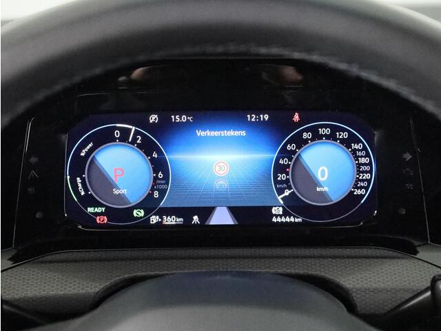 Volkswagen GOLF 1.4 eHybrid GTE 245 pk Automaat (DSG) | Navigatie | Parkeersensoren (Park assist) | Achteruitrijcamera | Matrix LED koplampen | Stoelverwarming |