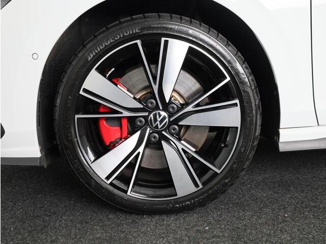 Volkswagen GOLF 1.4 eHybrid GTE 245 pk Automaat (DSG) | Navigatie | Parkeersensoren (Park assist) | Achteruitrijcamera | Matrix LED koplampen | Stoelverwarming |