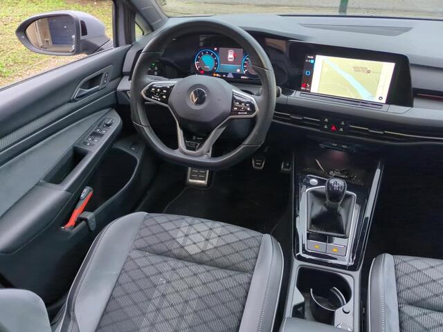 Volkswagen GOLF Variant 1.5 TSI R-Line Business+ / Pano / Led / Camera / Zwenkbare trekhaak / 18 Inch / Getint glas / 150 PK