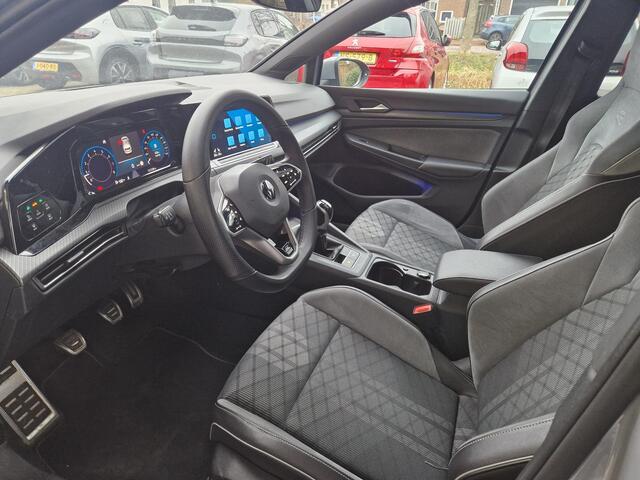 Volkswagen GOLF 1.5 TSI | 150PK | R-Line | Panorama Dak | Stoel & Stuur verwarming | IQ-Light | Apple Carplay | Camera | Navigatie | Climate & Cruise Control |