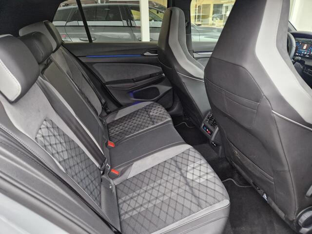 Volkswagen GOLF 1.5 TSI | 150PK | R-Line | Panorama Dak | Stoel & Stuur verwarming | IQ-Light | Apple Carplay | Camera | Navigatie | Climate & Cruise Control |