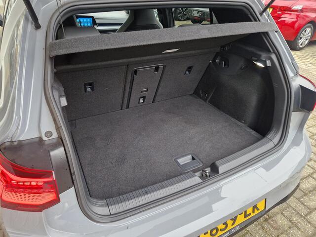 Volkswagen GOLF 1.5 TSI | 150PK | R-Line | Panorama Dak | Stoel & Stuur verwarming | IQ-Light | Apple Carplay | Camera | Navigatie | Climate & Cruise Control |