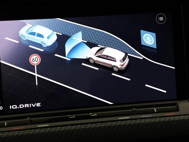 Volkswagen GOLF 1.5 eTSI 150pk DSG R-Line · Panoramadak · Camera · Stuur- & Stoelverwarming · Keyless · Sfeerverlichting · Garantie t/m 22-02-2026 · TOPDEAL