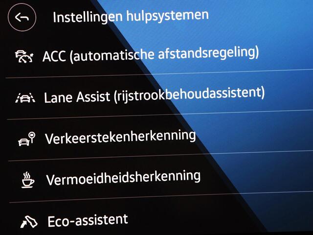 Volkswagen GOLF 1.5 eTSI 150pk DSG R-Line · Panoramadak · Camera · Stuur- & Stoelverwarming · Keyless · Sfeerverlichting · Garantie t/m 22-02-2026 · TOPDEAL