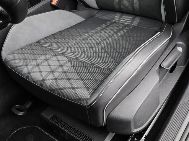 Volkswagen GOLF 1.5 eTSI 150pk DSG R-Line · Panoramadak · Camera · Stuur- & Stoelverwarming · Keyless · Sfeerverlichting · Garantie t/m 22-02-2026 · TOPDEAL