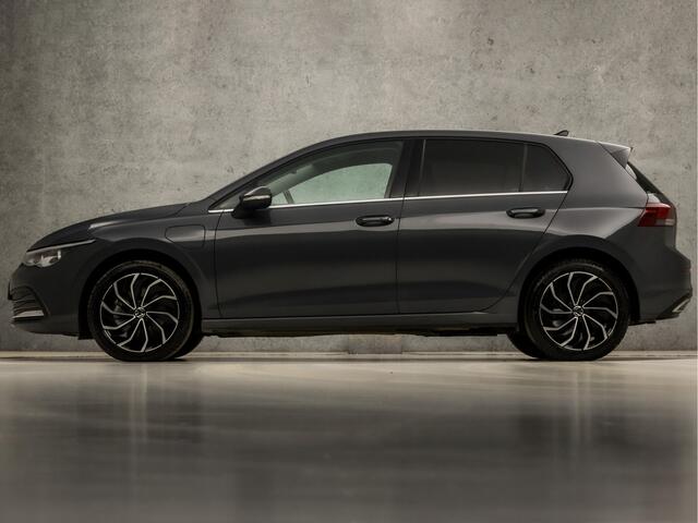 Volkswagen GOLF 1.4 eHybrid Sport 204Pk Automaat (APPLE CARPLAY, GROOT NAVI, CAMERA, MEMORY SEATS, ALCANTARA, KEYLESS, GETINT GLAS, SFEERVERLICHTING, NIEUWSTAAT)