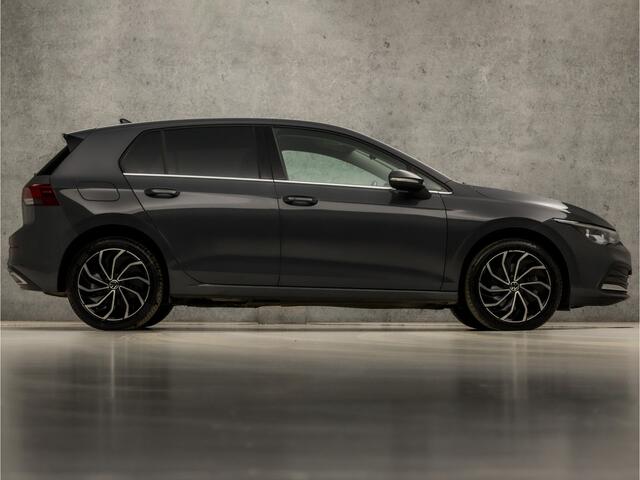 Volkswagen GOLF 1.4 eHybrid Sport 204Pk Automaat (APPLE CARPLAY, GROOT NAVI, CAMERA, MEMORY SEATS, ALCANTARA, KEYLESS, GETINT GLAS, SFEERVERLICHTING, NIEUWSTAAT)
