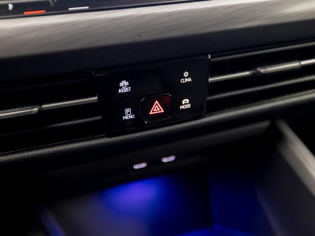 Volkswagen GOLF 1.4 eHybrid Sport 204Pk Automaat (APPLE CARPLAY, GROOT NAVI, CAMERA, MEMORY SEATS, ALCANTARA, KEYLESS, GETINT GLAS, SFEERVERLICHTING, NIEUWSTAAT)