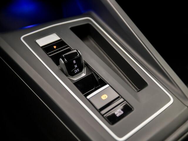 Volkswagen GOLF 1.4 eHybrid Sport 204Pk Automaat (APPLE CARPLAY, GROOT NAVI, CAMERA, MEMORY SEATS, ALCANTARA, KEYLESS, GETINT GLAS, SFEERVERLICHTING, NIEUWSTAAT)