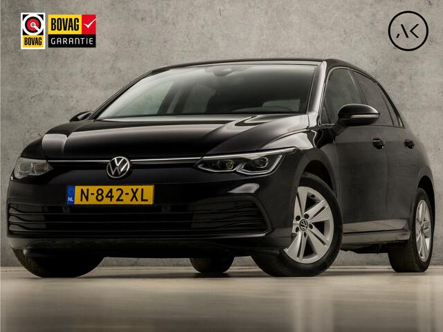 Volkswagen GOLF 1.0 TSI Life Sport Automaat (APPLE CARPLAY, GROOT NAVI, STUUR/STOELVERWARMING, MEMORY SEATS, PARKEERSENSOREN, IQ LED KOPLAMPEN, GETINT GLAS, KEYLESS, NIEUWSTAAT)