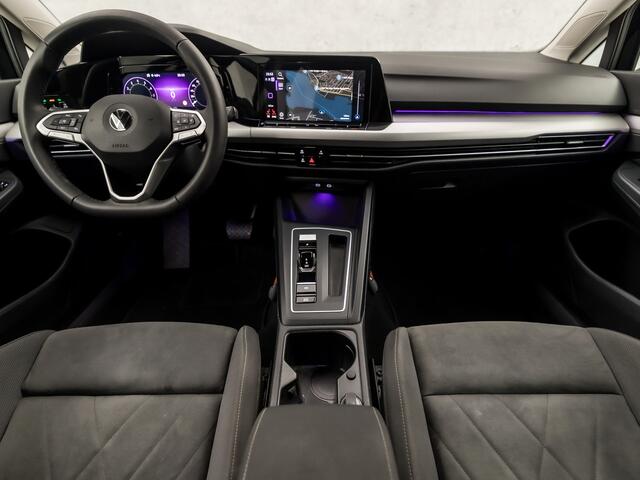 Volkswagen GOLF 1.0 TSI Life Sport Automaat (APPLE CARPLAY, GROOT NAVI, STUUR/STOELVERWARMING, MEMORY SEATS, PARKEERSENSOREN, IQ LED KOPLAMPEN, GETINT GLAS, KEYLESS, NIEUWSTAAT)