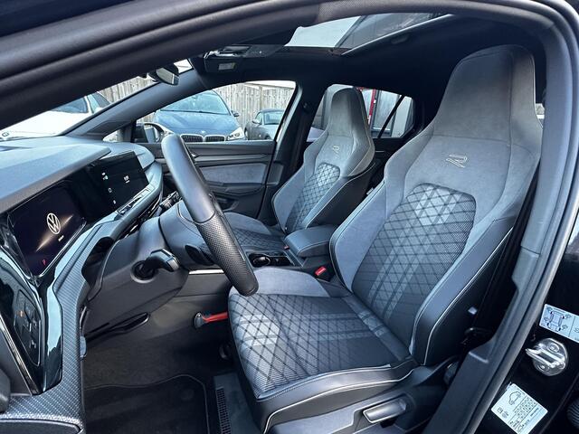 Volkswagen GOLF 1.5 eTSI R-Line Panorma