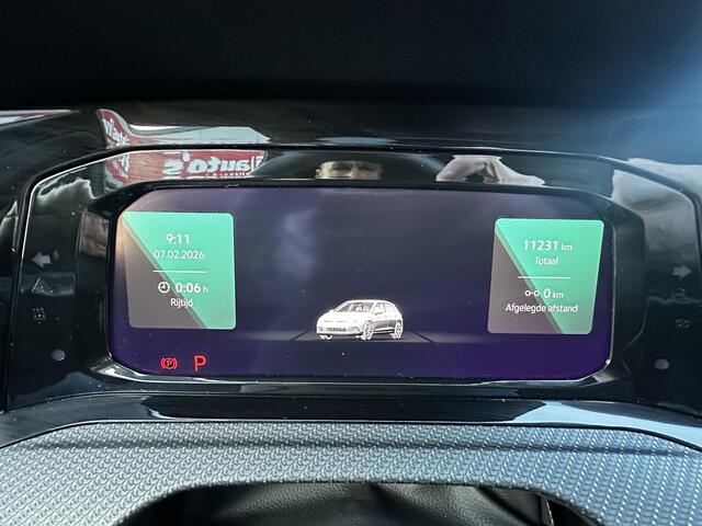 Volkswagen GOLF 1.5 eTSI R-Line Panorma