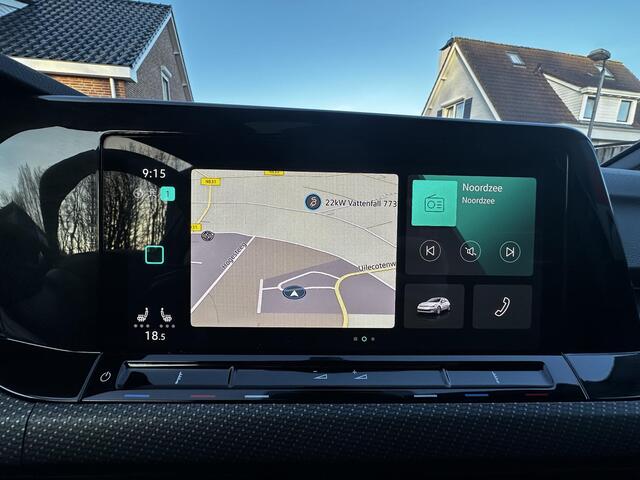 Volkswagen GOLF 1.5 eTSI R-Line Panorma