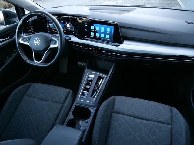 Volkswagen GOLF 1.0 eTSI Life Business 111 Pk Automaat Navigatie / Apple Carplay / DAB / Camera