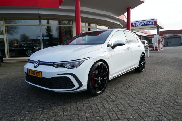 Volkswagen GOLF 1.4 EHYBRID GTE 150 PK APPLE CARPLAY / NAVIGATIE / WINTERPAKKET
