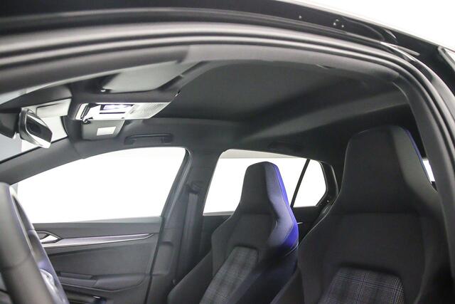 Volkswagen GOLF GTE 1.5 TSI eHybrid 272pk DSG Automaat Panoramadak, Adaptive cruise control, Head up display, Black style, LED matrix koplampen, 360 camera, Stuurwiel verwarmd