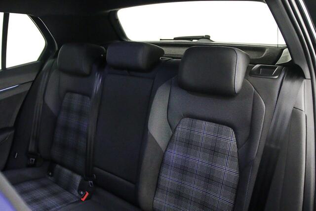 Volkswagen GOLF GTE 1.5 TSI eHybrid 272pk DSG Automaat Panoramadak, Adaptive cruise control, Head up display, Black style, LED matrix koplampen, 360 camera, Stuurwiel verwarmd