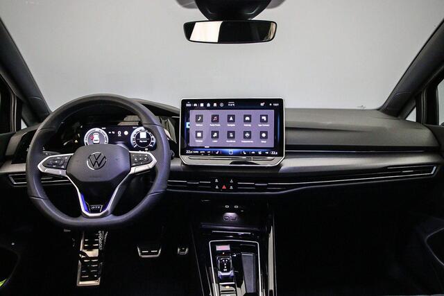 Volkswagen GOLF GTE 1.5 TSI eHybrid 272pk DSG Automaat Panoramadak, Adaptive cruise control, Head up display, Black style, LED matrix koplampen, 360 camera, Stuurwiel verwarmd