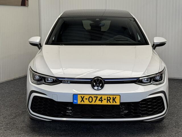 Volkswagen GOLF 1.4 eHYBRID GTE PANORAMADAK DCC ONDERSTEL HEAD-UP DISPLAY APPLE CARPLAY/ANDROID RIJSTROOKSENSOREN ELEK. UITKLAPBARE TREKHAAK ACHTERUITRIJCAMERA LED VERLICHTING ZEER MOOI !! 3010