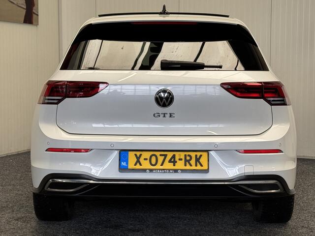 Volkswagen GOLF 1.4 eHYBRID GTE PANORAMADAK DCC ONDERSTEL HEAD-UP DISPLAY APPLE CARPLAY/ANDROID RIJSTROOKSENSOREN ELEK. UITKLAPBARE TREKHAAK ACHTERUITRIJCAMERA LED VERLICHTING ZEER MOOI !! 3010