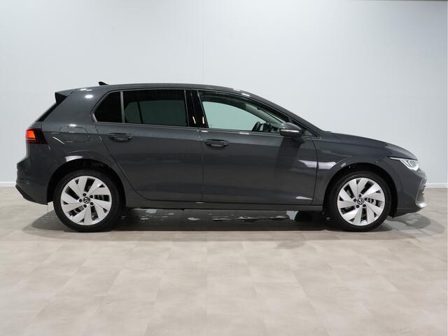Volkswagen GOLF 1.5 eHybrid 204pk Life Edition Camera Navigatie 17"velgen Privacy glas 110