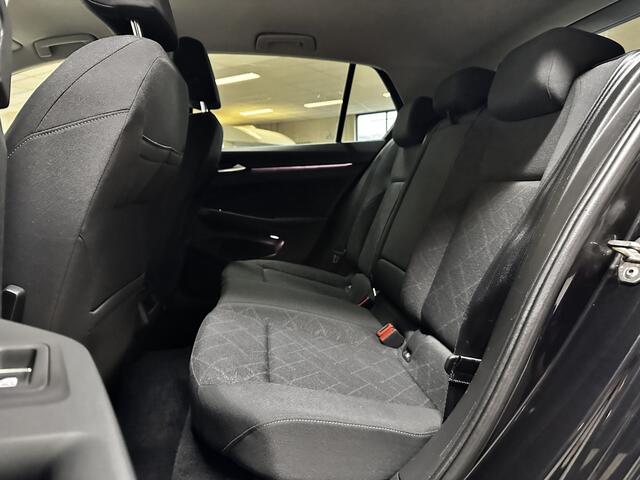 Volkswagen GOLF 1.0 TSI Life/ Virtual Cockpit/ Ambient Light/ 16'' LMV/ LED Koplampen/ Keyless-GO/ Lane-Assist./ Adaptive Cruise/ Apple + Android/ DAB+/ Navi/ Clima/ PDC V+A/ Extra getint glas.