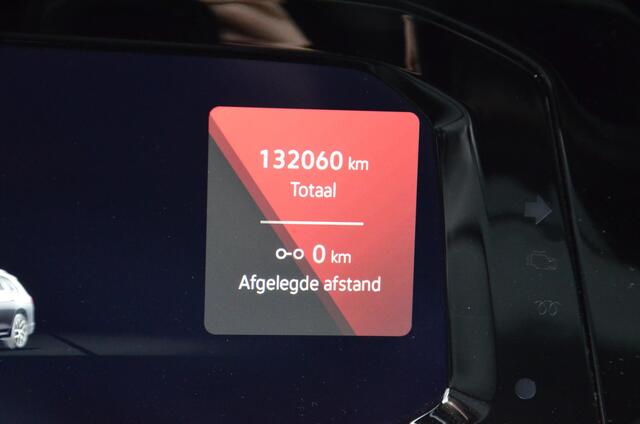 Volkswagen GOLF Variant 1.5 eTSI R-Line Business Digitaal-Dashbord/Ecc/Navi/Cr-Controle/Privacy-Glass/Pdc/Stoelverwarming/18-Inch/Achteruitrijcamera/Apple Carplay/Android Auto/Led