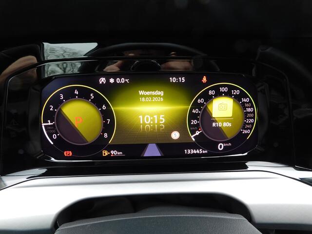 Volkswagen GOLF 1.0 eTSI Life Business