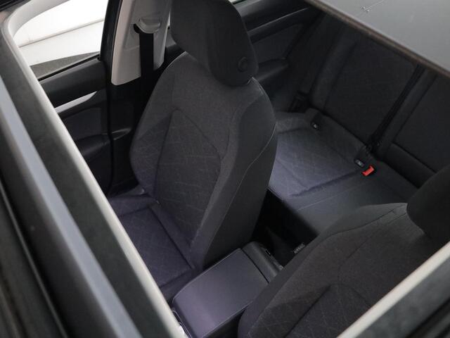 Volkswagen GOLF 1.0 eTSI Life 110 pk Automaat (DSG) | Verlengde garantie | Navigatie | Panoramadak | Parkeersensoren | Achteruitrijcamera | Autom. airco (3 zones) |