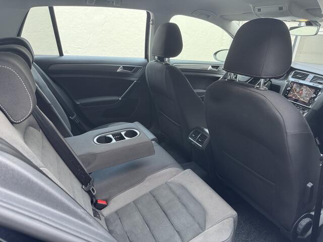 Volkswagen GOLF 1.0 TSI Comfortline Business Clima/Cruisecontrol/Navi/Stoelverwarm./PDC/LMvelgen