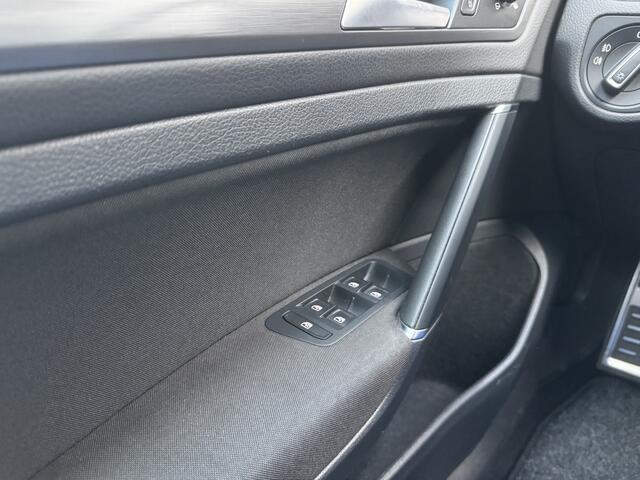 Volkswagen GOLF 1.0 TSI Comfortline Business Clima/Cruisecontrol/Navi/Stoelverwarm./PDC/LMvelgen