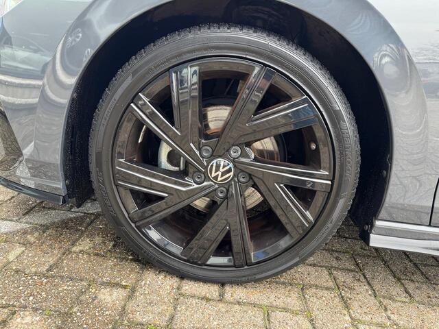 Volkswagen GOLF 1.5 eTSI R-Line DSG | Panodak | IQ.light | LMV18" | NAVI | 1e eig. | Mooi !