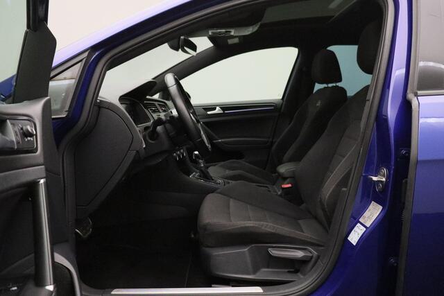 Volkswagen GOLF 2.0 TSI 4Motion R 2017 | Schuif Kantel Dak | Achteruitrij Camera | Android/Apple Carplay | Navigatie | Onderhoudshistorie | Stuurwiel Bediening | Adaptive Cruise Control | Stoelverwarming | 2 Sleutels