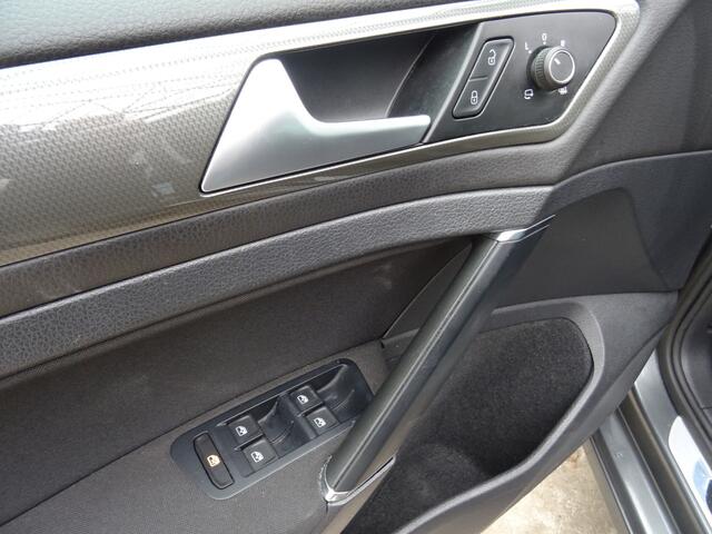 Volkswagen GOLF 1.0 TSI JOIN * NAVIGATIE * STOELVERWARMING !!