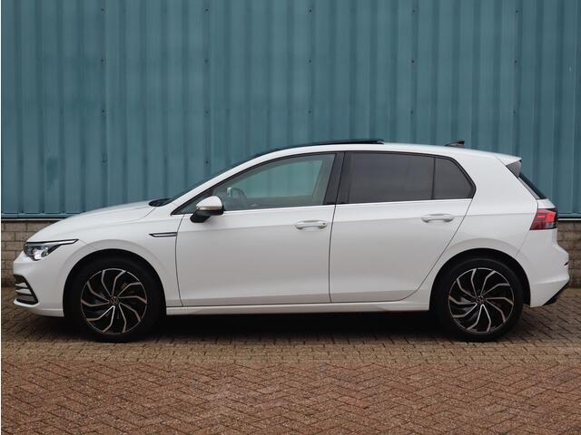 Volkswagen GOLF Style 1.5 TSI 130pk H6 | SCHUIF/KANTELDAK | AGR-STOEL | STOELVERW. | CAMERA | TREKHAAK | CLIMA | NAVI | APPLE CARPLAY / ANDROID AUTO | KEYLESS START | MASSAGE | DAB+ | + WINTERSET |
