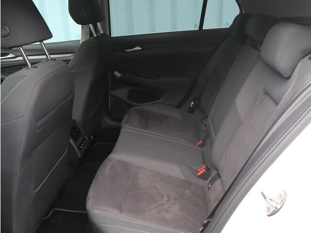 Volkswagen GOLF Style 1.5 TSI 130pk H6 | SCHUIF/KANTELDAK | AGR-STOEL | STOELVERW. | CAMERA | TREKHAAK | CLIMA | NAVI | APPLE CARPLAY / ANDROID AUTO | KEYLESS START | MASSAGE | DAB+ | + WINTERSET |