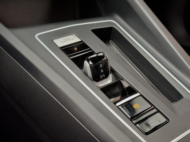 Volkswagen GOLF 1.5 eTSI AUT7 R-LINE+ SPORT-INT NAVI CAMERA DIGI-DASH APPLE-CARPLAY LED LMV PDC