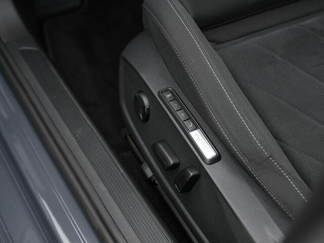 Volkswagen GOLF Variant 1.5 eTSI 130 pk DSG Style | Trekhaak | Geheugen-/massagestoel | Head-up display | Stuur-/stoelverwarming