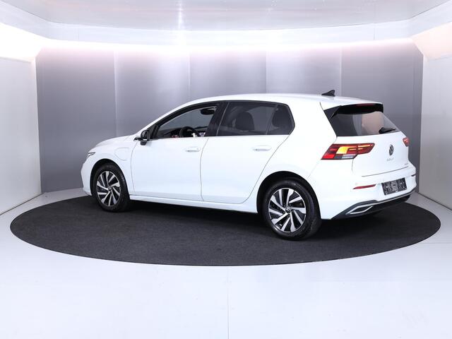 Volkswagen GOLF 1.4 eHybrid Style | Navigatie | Parkeersensoren | Adaptieve cruise control | Stoelverwarming | Stoelmassage |