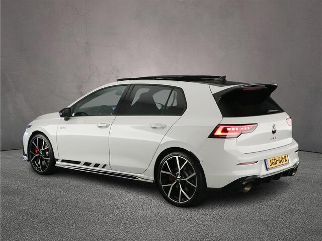 Volkswagen GOLF GTI Clubsport 2.0 TSI 300pk DSG Automaat Panoramadak, Lederen bekleding, Harman Kardon audio, Black style, LED matrix koplampen, Adaptive cruise control