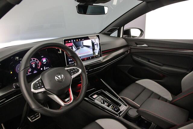 Volkswagen GOLF GTI Clubsport 2.0 TSI 300pk DSG Automaat Panoramadak, Lederen bekleding, Harman Kardon audio, Black style, LED matrix koplampen, Adaptive cruise control