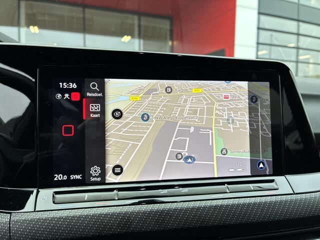 Volkswagen GOLF 1.5 eTSI 130pk DSG R-Line · Apple/Android Car Play · Navigatie · P-Sensoren · Sfeerverlichting · Getint Glas · 17'' Inch · Garantie t/m 12-02-2028 of 100.000km