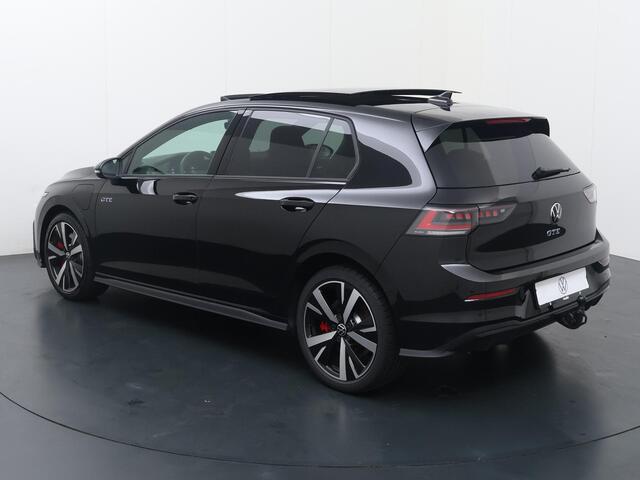 Volkswagen GOLF 1.5 eHybrid GTE | 272 PK | SoH 99% | Trekhaak | Panoramadak | LED Matrix | Head-up display | Onderstelregeling | Apple Carplay/Android Auto |