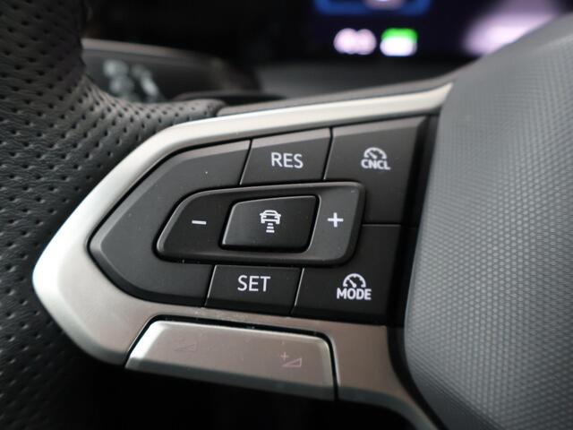 Volkswagen GOLF 1.5 eHybrid GTE | 272 PK | SoH 99% | Trekhaak | Panoramadak | LED Matrix | Head-up display | Onderstelregeling | Apple Carplay/Android Auto |