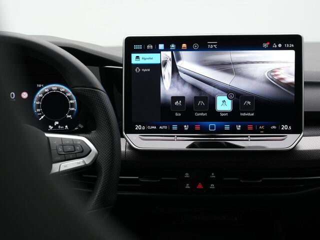 Volkswagen GOLF 1.5 eHybrid 272 pk DSG GTE | Stoelventilatie | Leder | Geheugenstoel | IQ Light | Achteruitrijcamera | Stoel-/achterbankverwarming